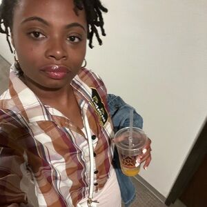 Meet your Posher, Sade